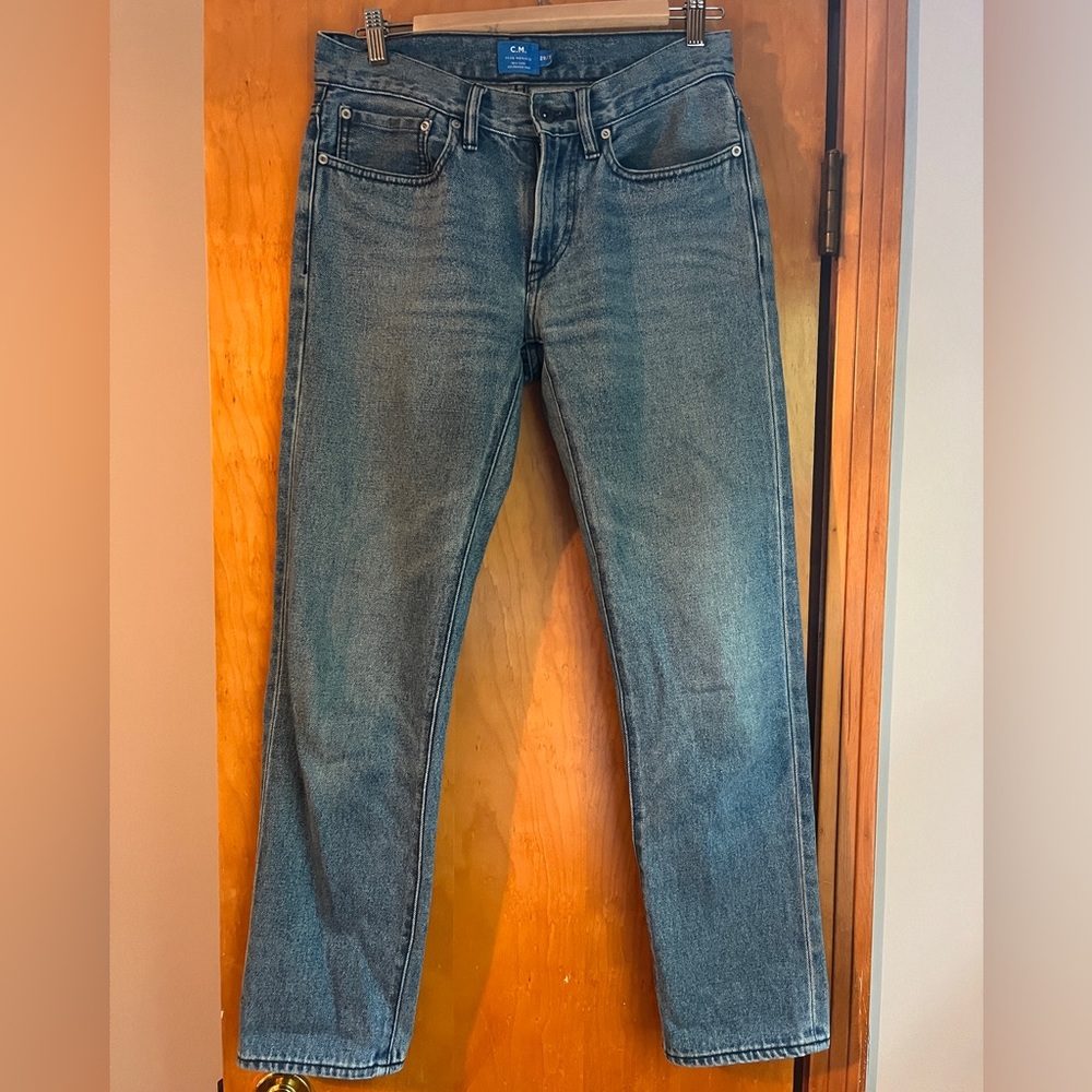 Light wash mid rise straight leg jean